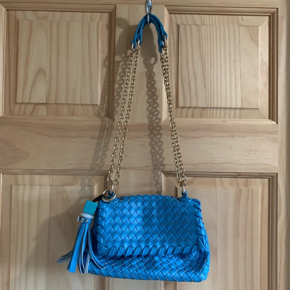 Sondra Roberts Squared blue woven crossbody purse - vegan